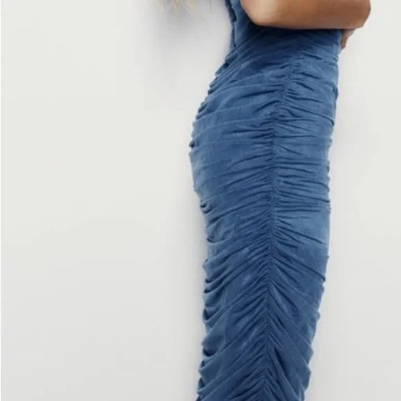 ASYMMETRICAL GATHERED FITTED ORGANZA DRESS
Size Med - Picture 5 of 6